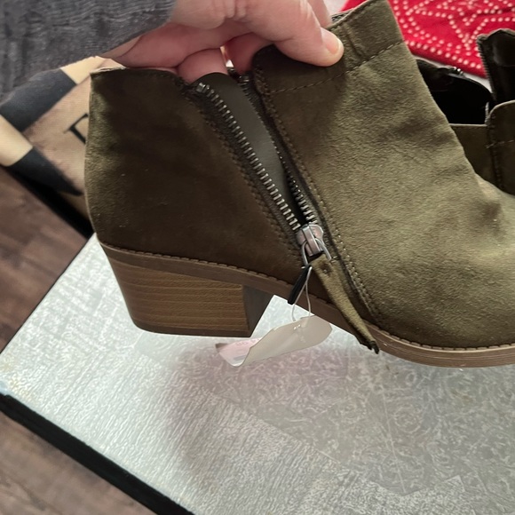 green booties - Picture 2 of 5